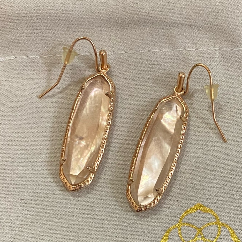 Kendra Scott Layla earrings in Rose Gold Peach Illusion